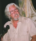 photo of Arlo Guthrie receiving the Ellison Award